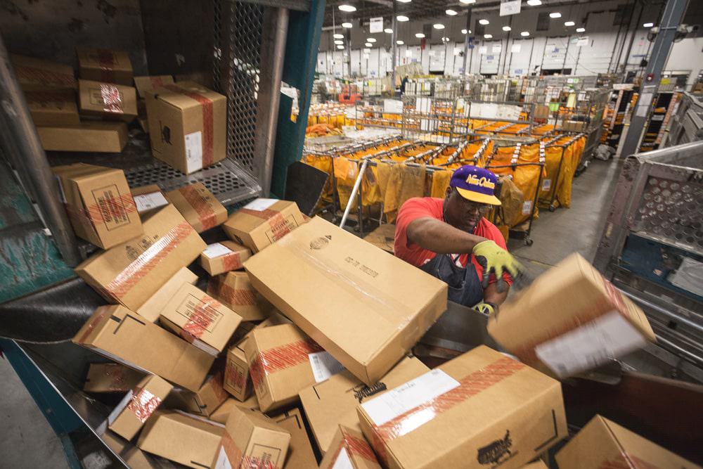 gudang logistik